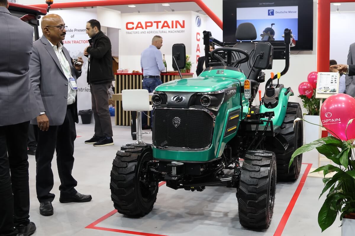 Svelato ad Agritechnica 2025 il Captain 25E presenta, secondo l'azienda indiana, un cofano 